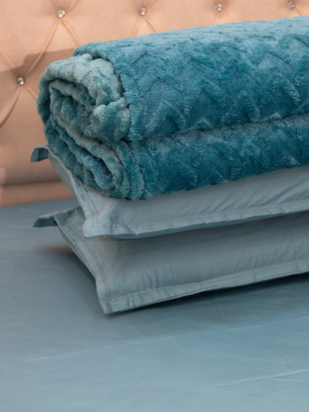 Teal Fur AC Room 300 GSM Double Bed Comforter 90x108