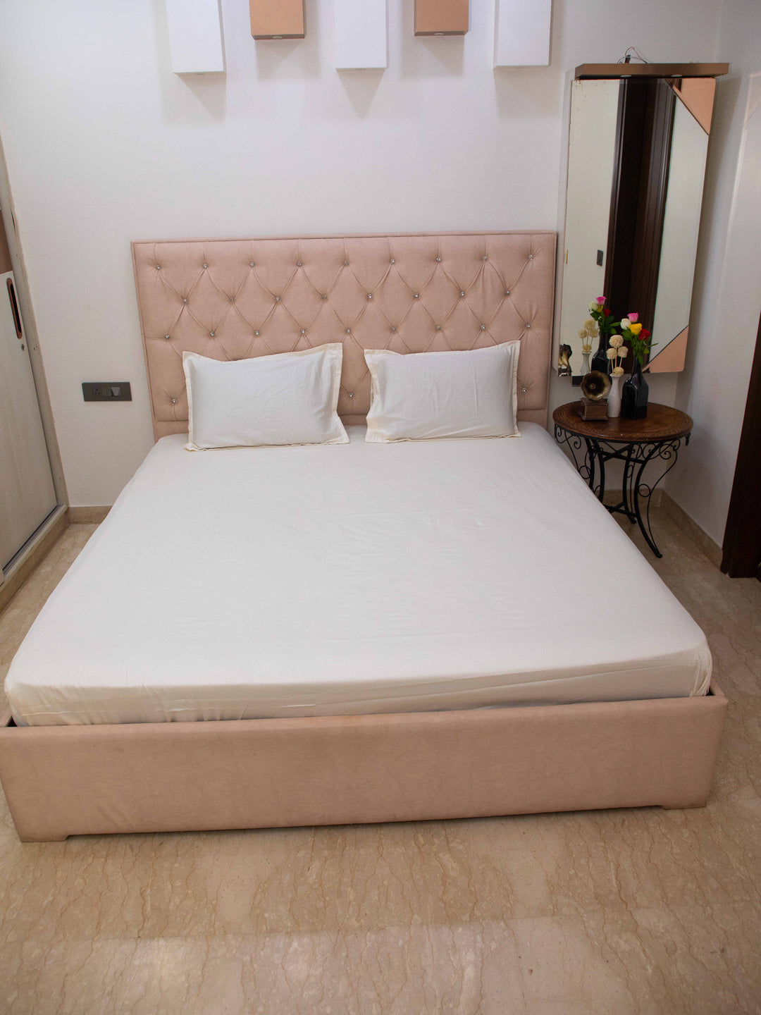 White Solid &nbsp;100% Cotton Bedsheet With Pillow Covers