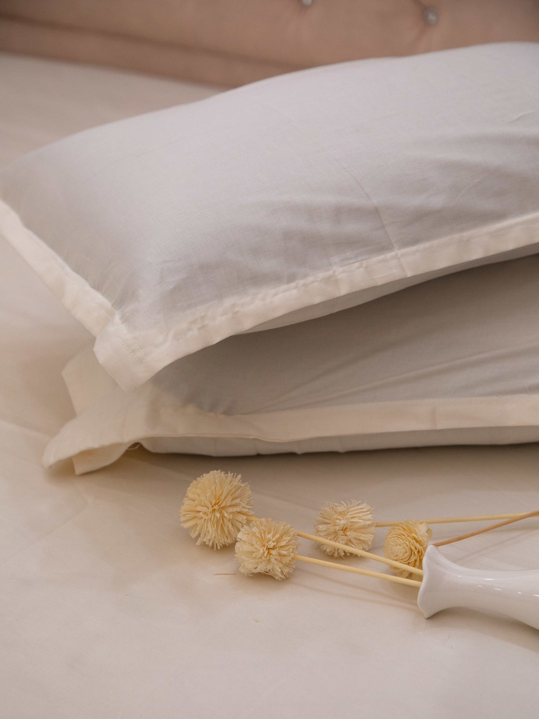 White Solid &nbsp;100% Cotton Bedsheet With Pillow Covers