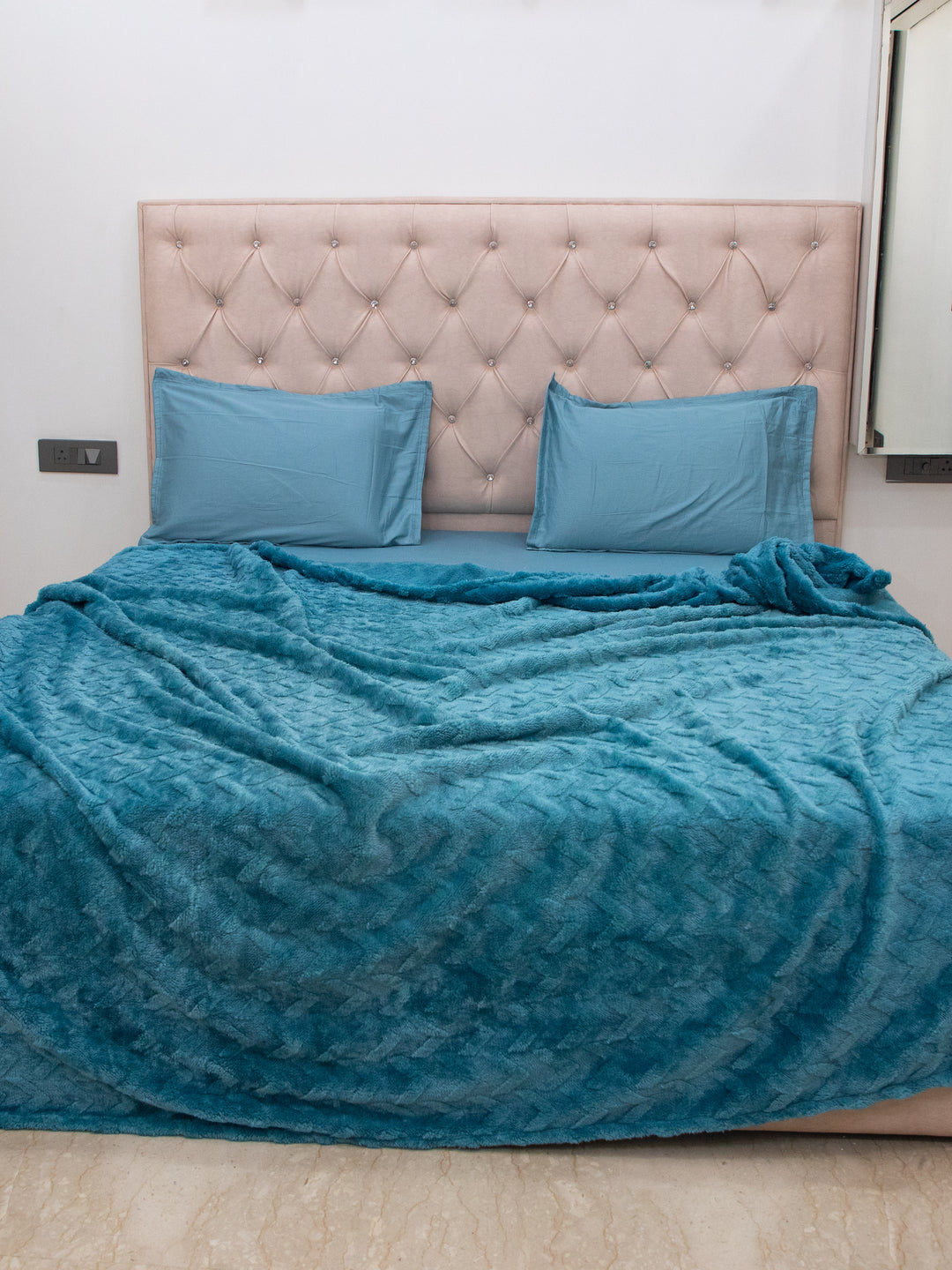 Teal Fur AC Room 300 GSM Double Bed Comforter 90x108