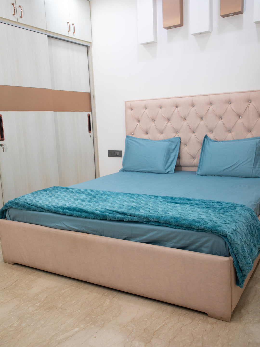 Teal Fur AC Room 300 GSM Double Bed Comforter 90x108