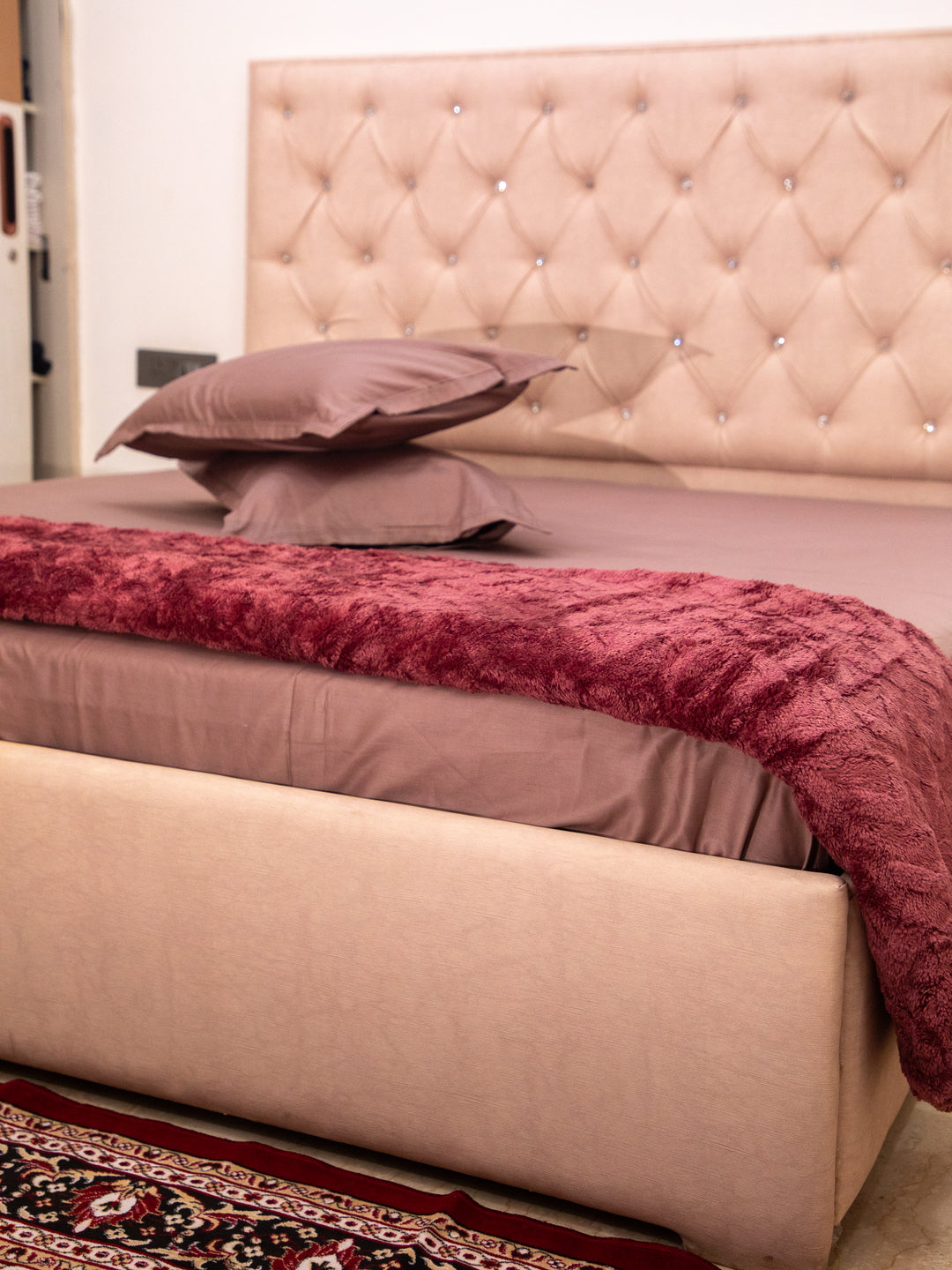 Red Fur AC Room 300 GSM Double Bed Comforter 90x108