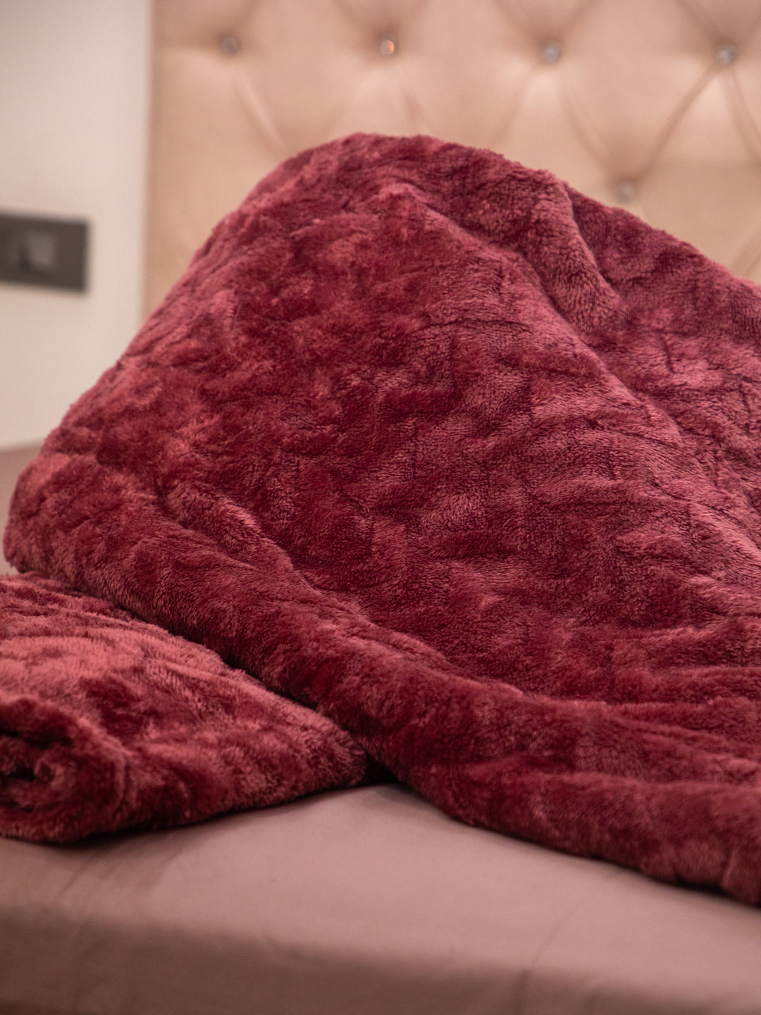 Red Fur AC Room 300 GSM Double Bed Comforter 90x108