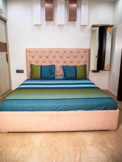 Turquoise Graphic 100% Cotton Bedsheet With Pillow Covers