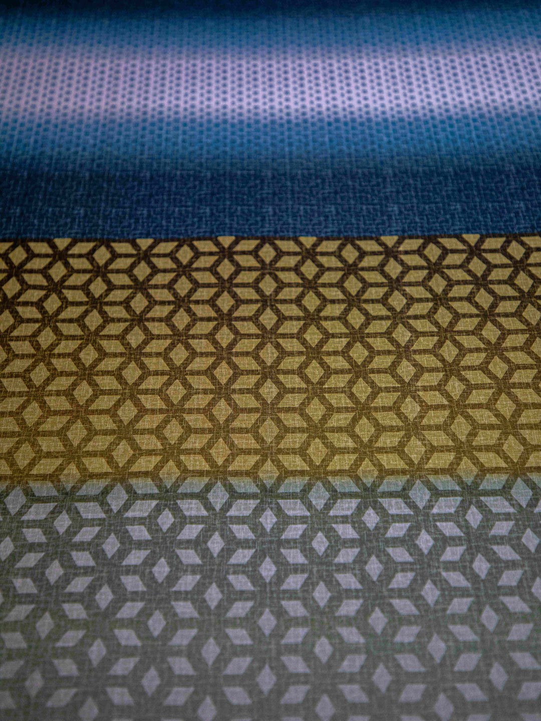 Turquoise Graphic 100% Cotton Bedsheet With Pillow Covers