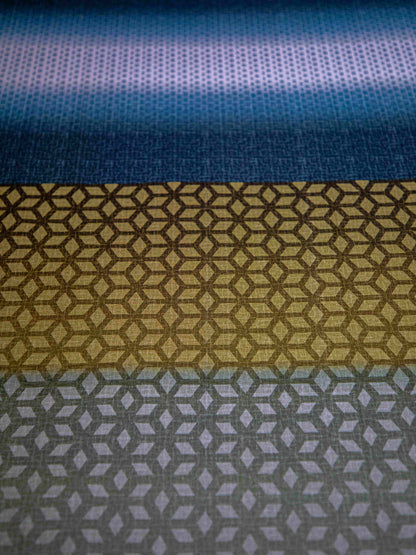 Turquoise Graphic 100% Cotton Bedsheet With Pillow Covers