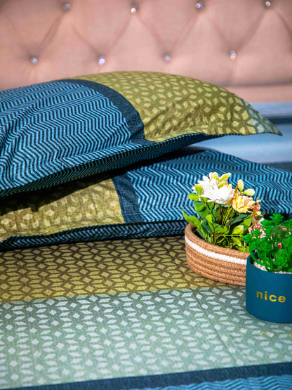 Turquoise Graphic 100% Cotton Bedsheet With Pillow Covers