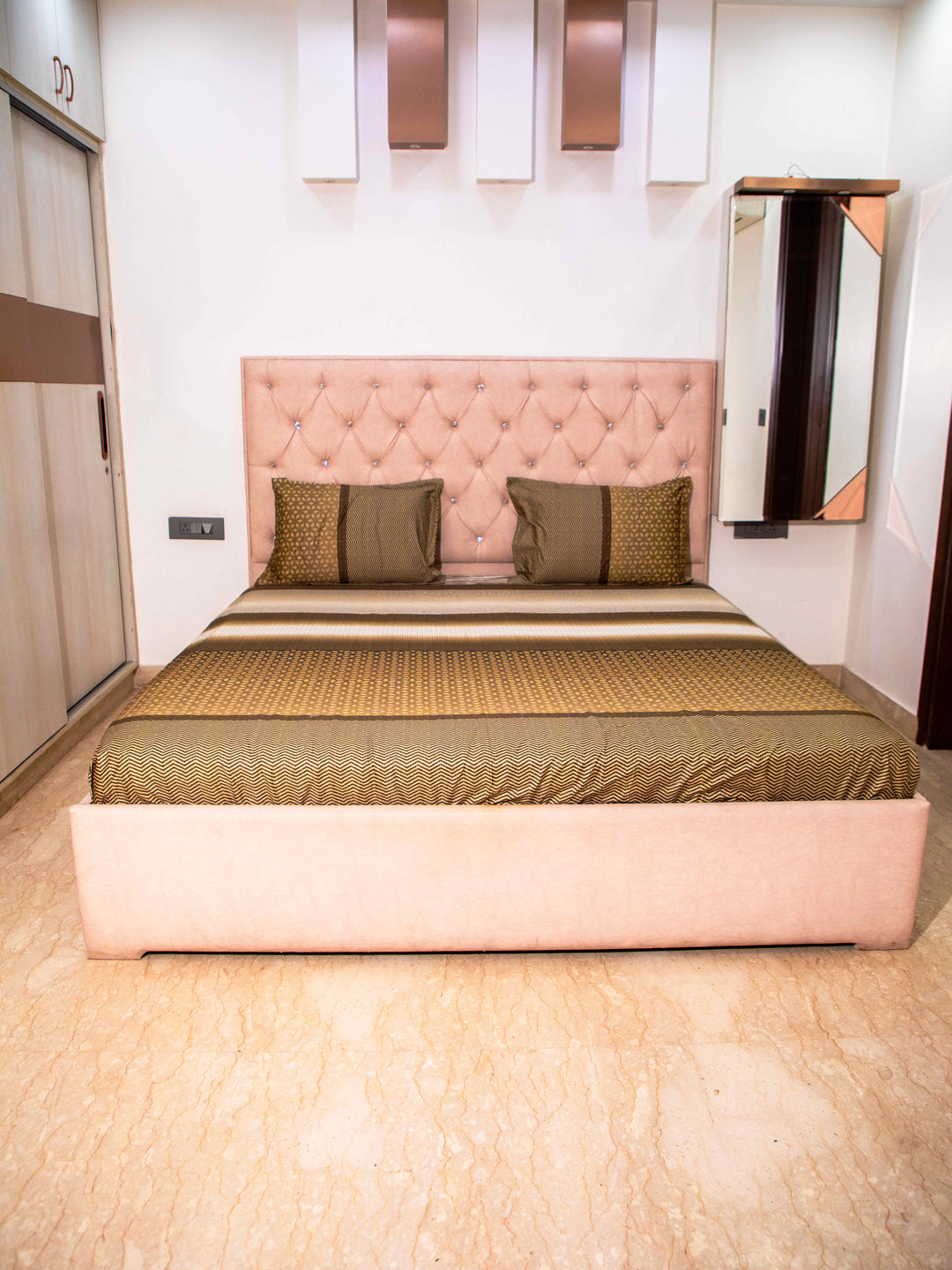 Brown Graphic 100% Cotton Bedsheet With Pillow Covers