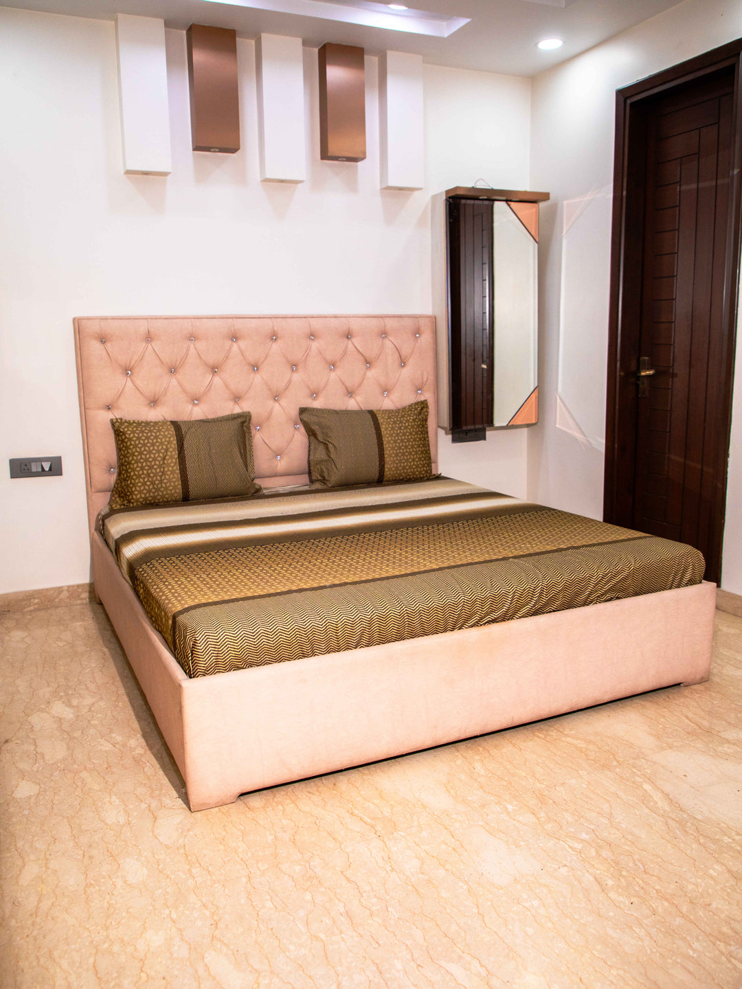 Brown Graphic 100% Cotton Bedsheet With Pillow Covers