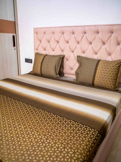 Brown Graphic 100% Cotton Bedsheet With Pillow Covers