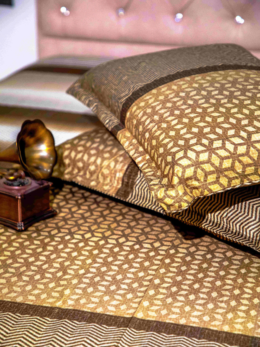Brown Graphic 100% Cotton Bedsheet With Pillow Covers