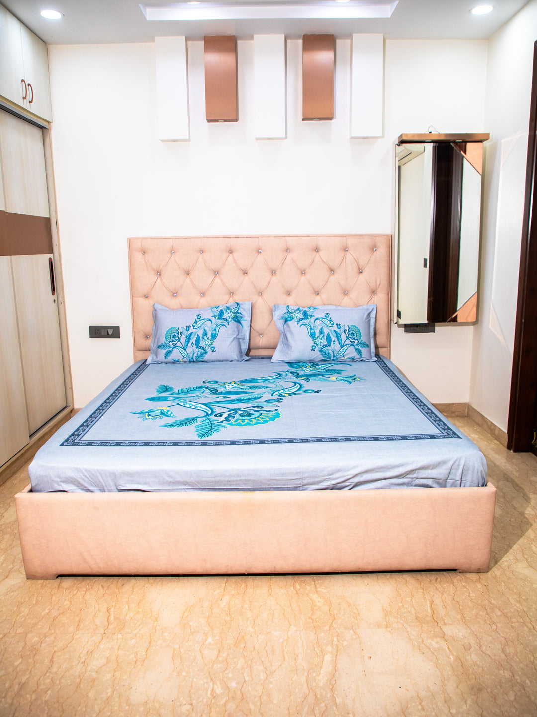 Aqua Floral Print 100% Cotton Flower Print Bedsheet With Pillow Covers