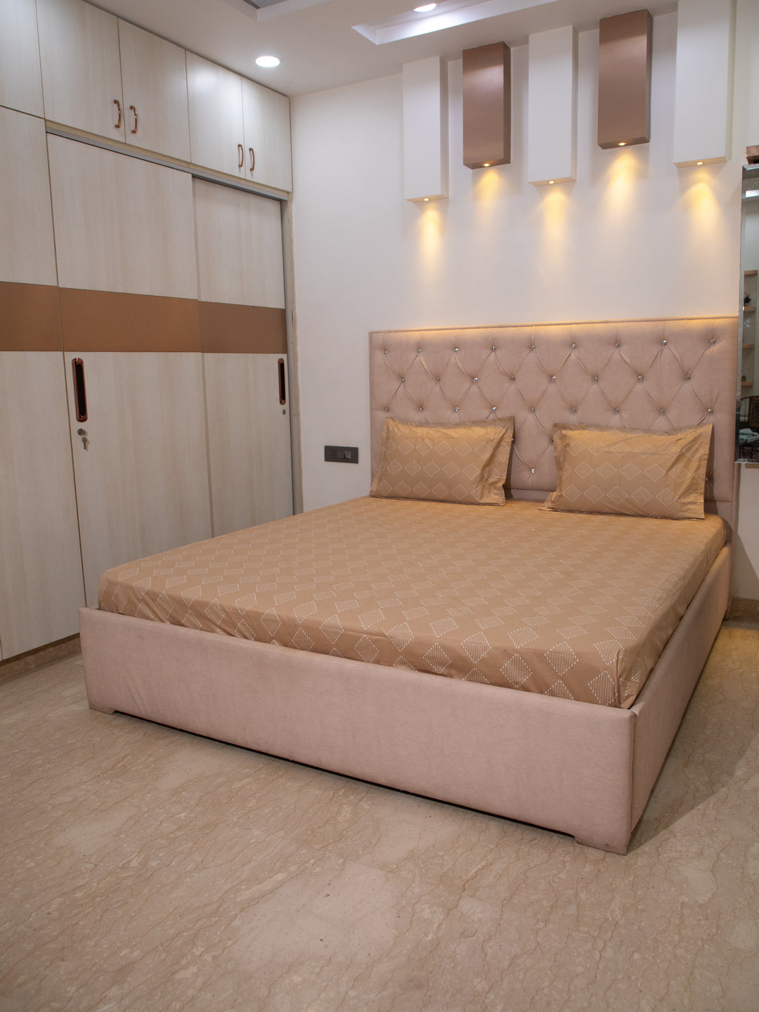 Tan Color 100% Cotton Bedsheet With Pillow Covers And Geometric Pattern