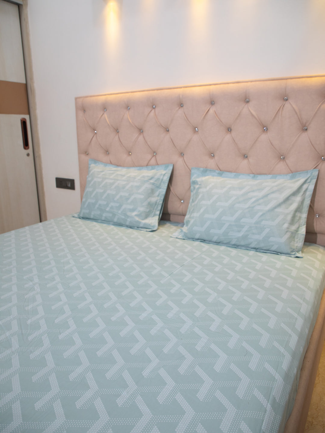 Light Teal 100% Cotton Bedsheet With Pillow Covers