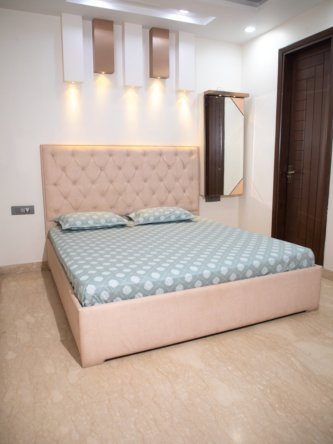 Pastel Green Motif Print 100% Cotton King Bedsheet With Pillow Covers