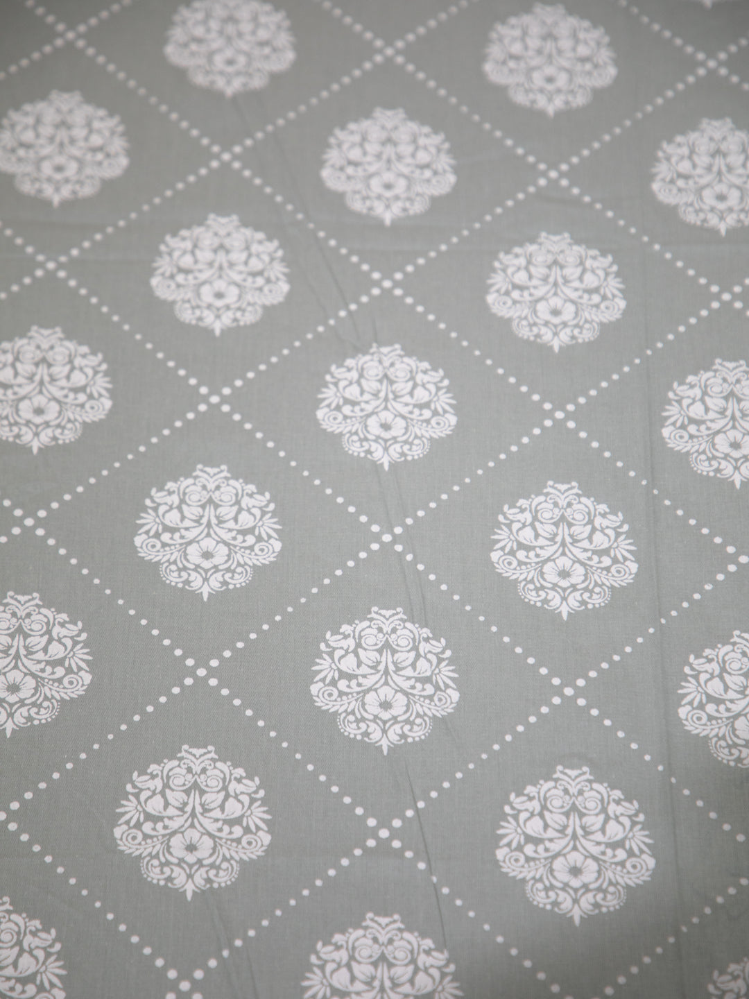 Pastel Green Motif Print 100% Cotton King Bedsheet With Pillow Covers