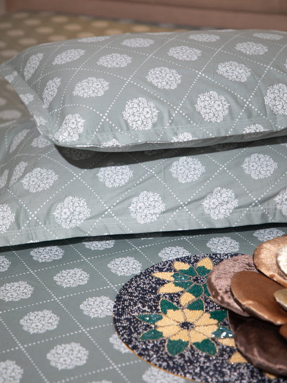 Pastel Green Motif Print 100% Cotton King Bedsheet With Pillow Covers