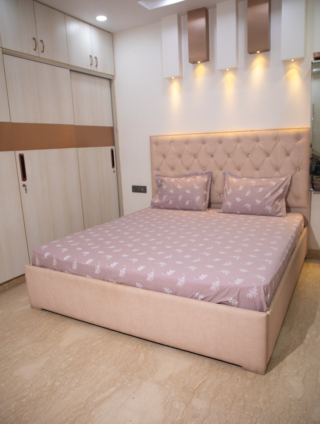 Rose Pink Leaf Print 100% Cotton King Bedsheet With Pillow Covers