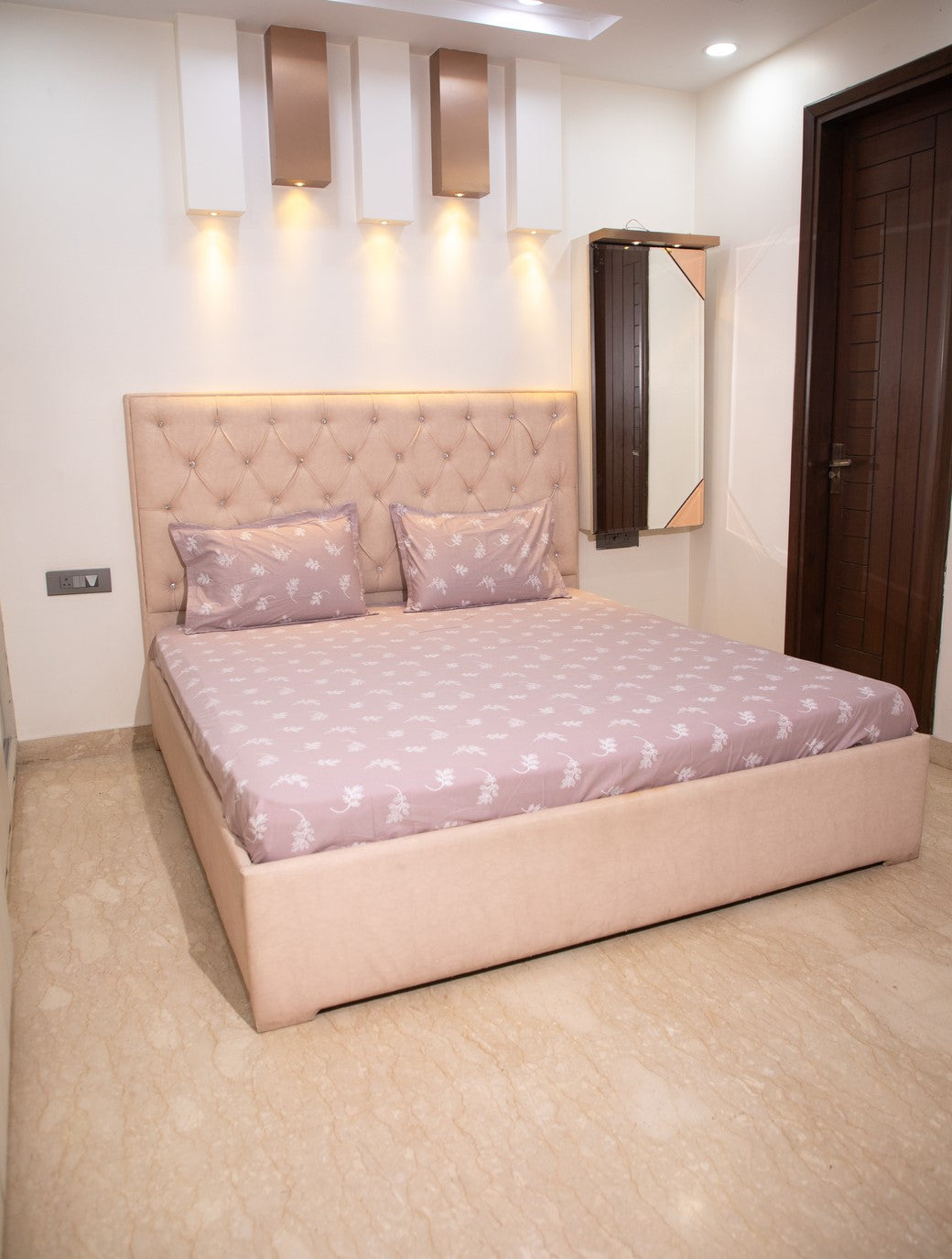 Rose Pink Leaf Print 100% Cotton King Bedsheet With Pillow Covers