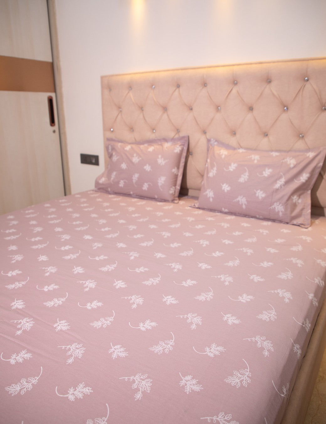 Rose Pink Leaf Print 100% Cotton King Bedsheet With Pillow Covers