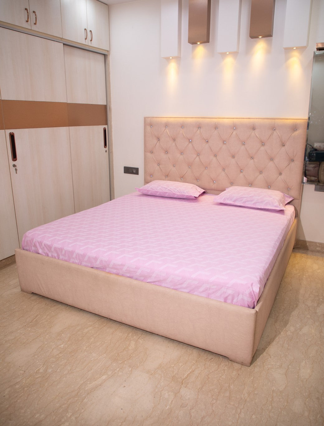 Candy Pink Geometrical 100% Cotton King Bedsheet With Pillow Covers