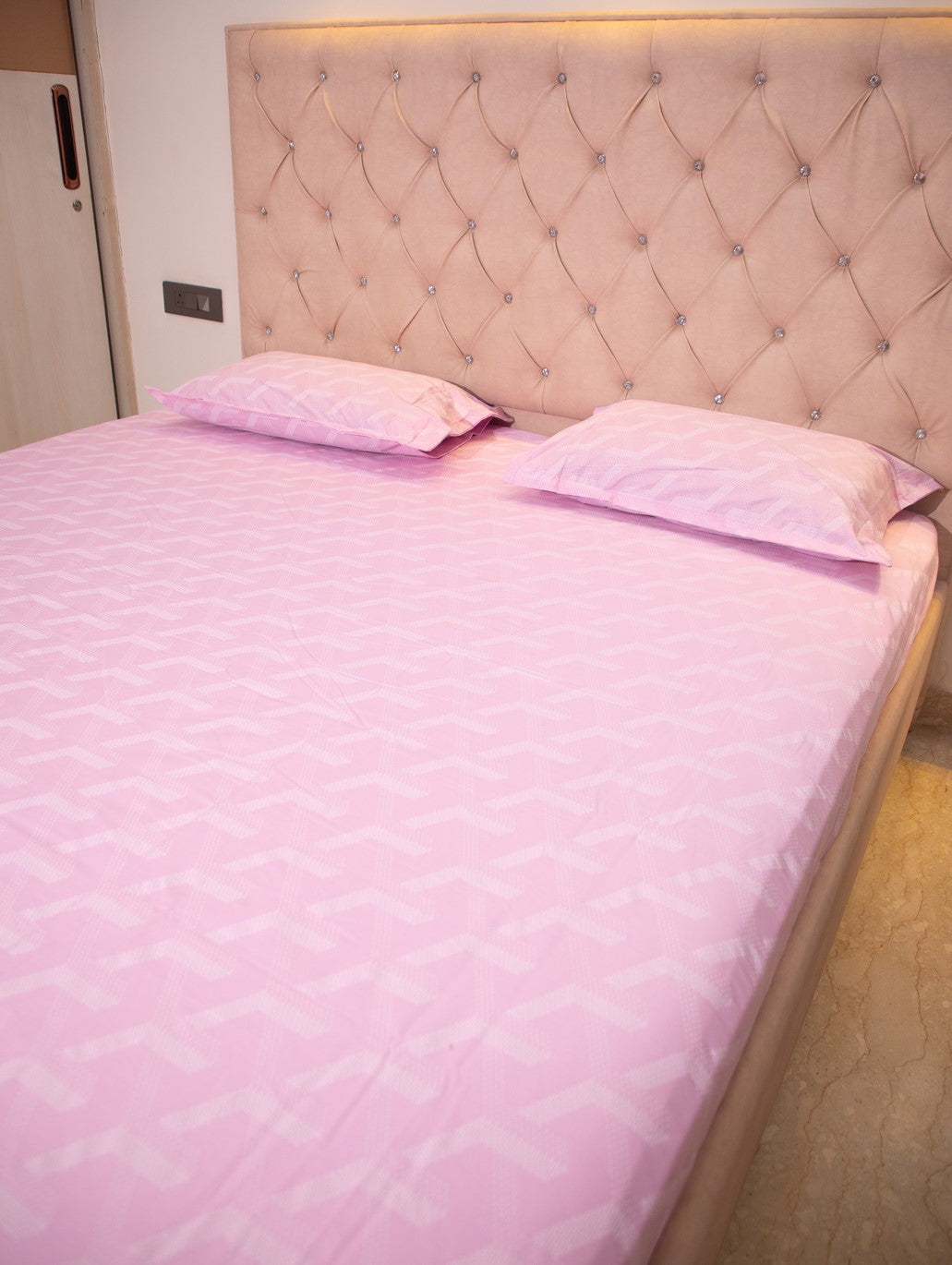 Candy Pink Geometrical 100% Cotton King Bedsheet With Pillow Covers