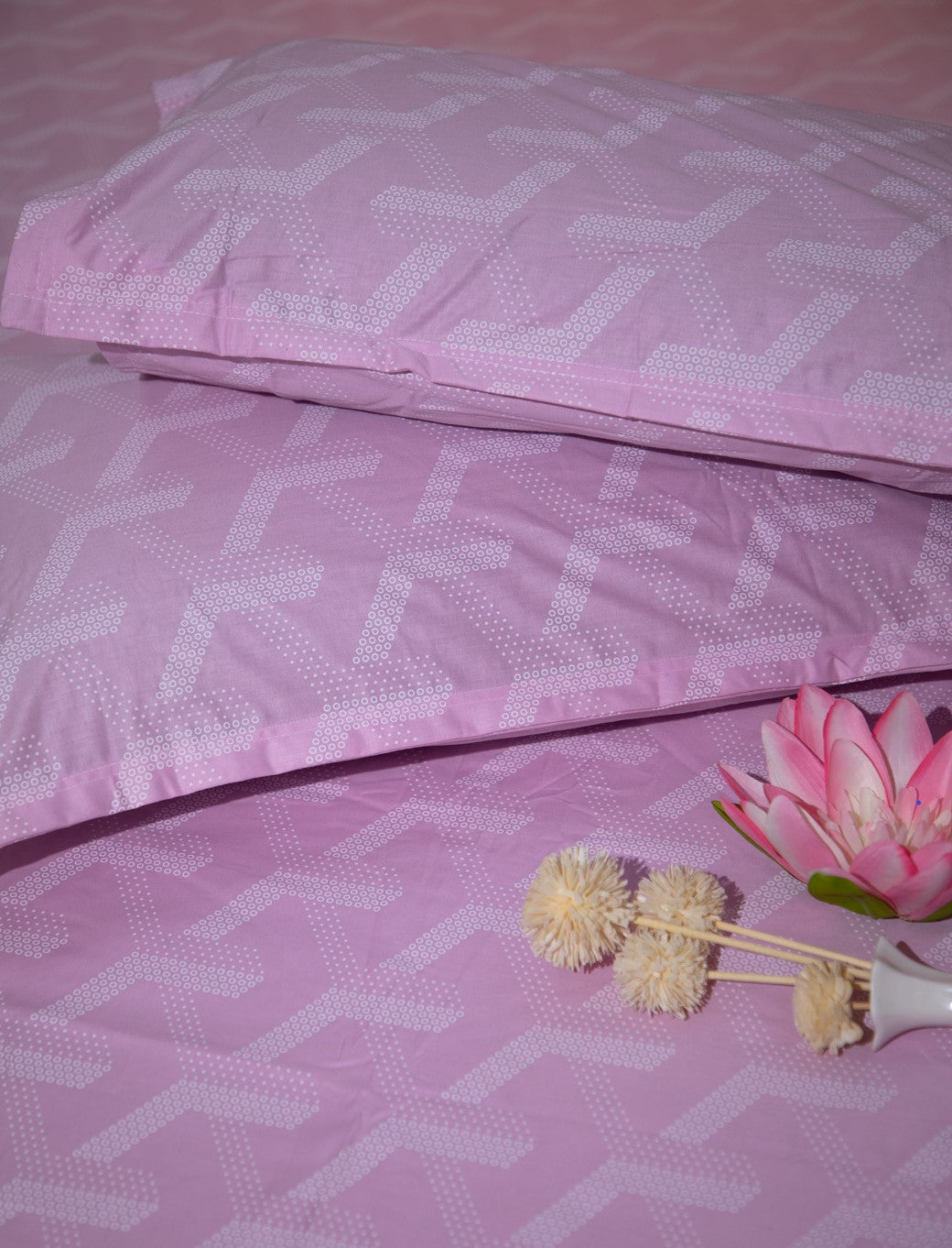 Candy Pink Geometrical 100% Cotton King Bedsheet With Pillow Covers