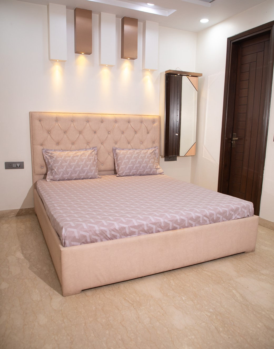 Rose Pink Geometrical 100% Cotton King Bedsheet With Pillow Covers