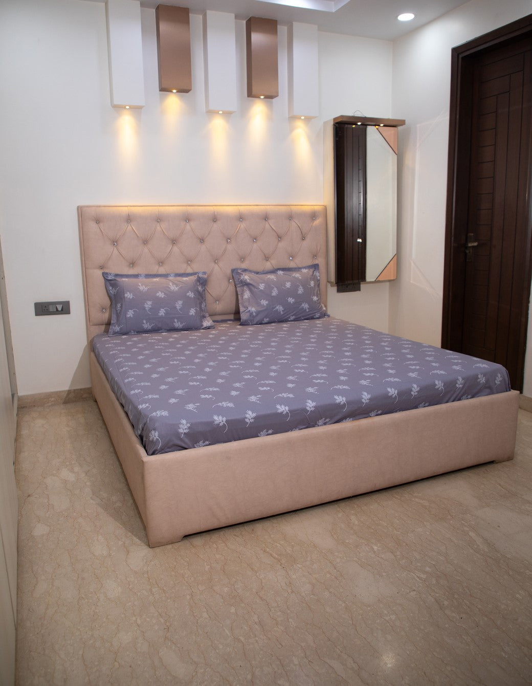 Grey Leaf Print 100% Cotton King Bedsheet With Pillow Covers