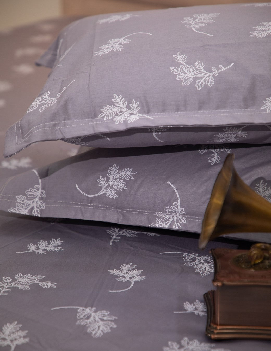 Grey Leaf Print 100% Cotton King Bedsheet With Pillow Covers