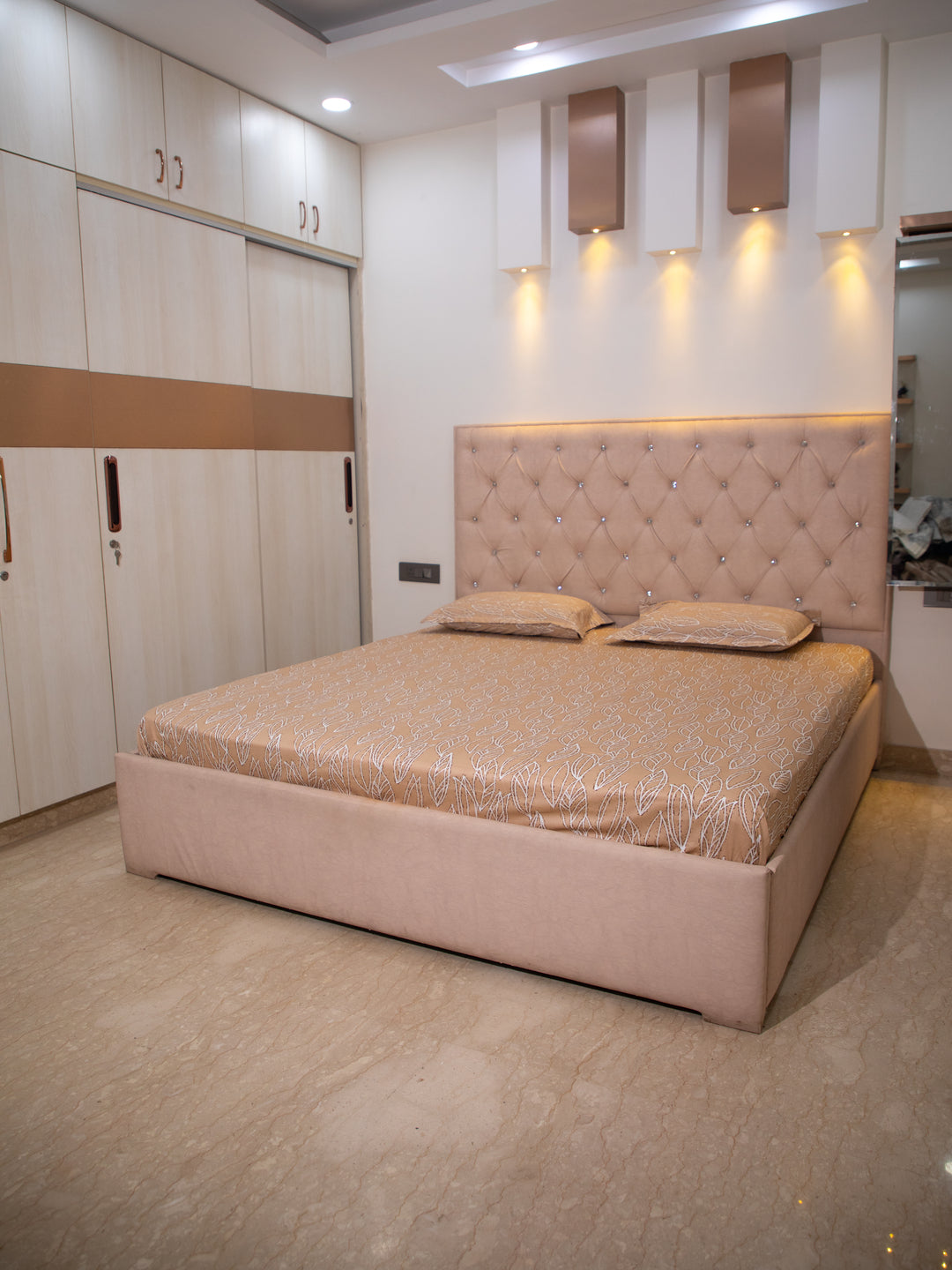 Tan Leaf 100% Cotton King Bedsheet With Pillow Covers