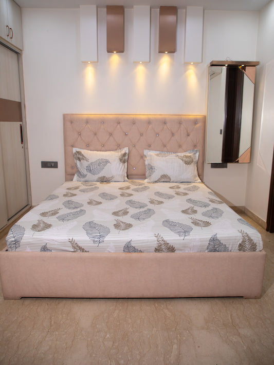 Off White Leaf Print 100% Cotton King Bedsheet With Pillow Covers