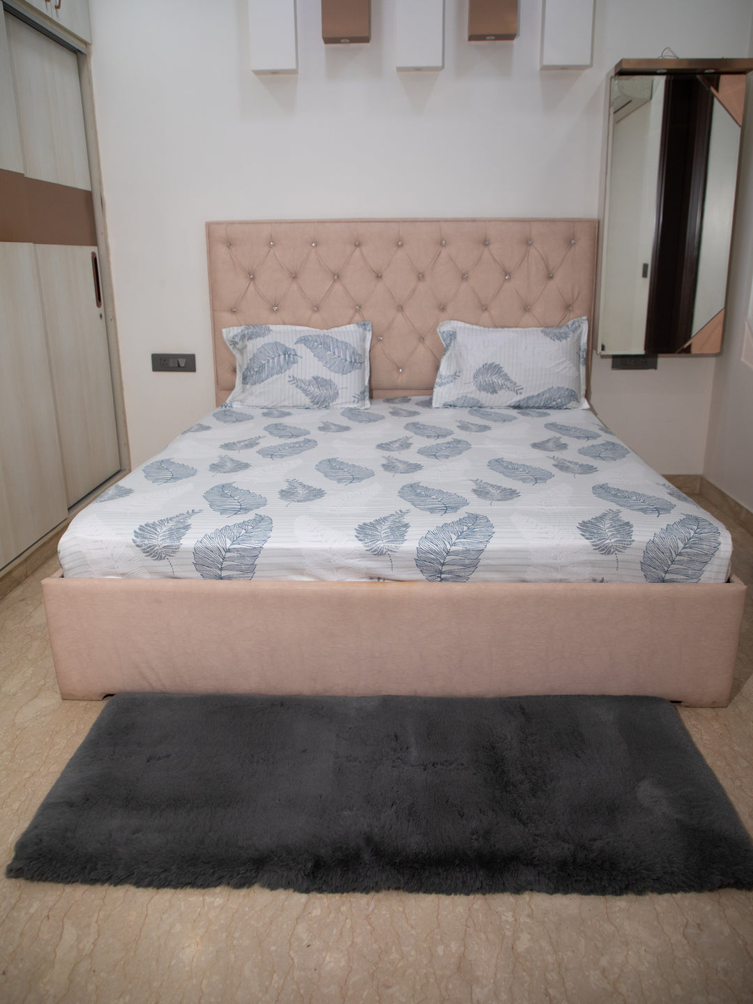 Off White Leaf Print 100% Cotton King Bedsheet Witth Pillow Covers