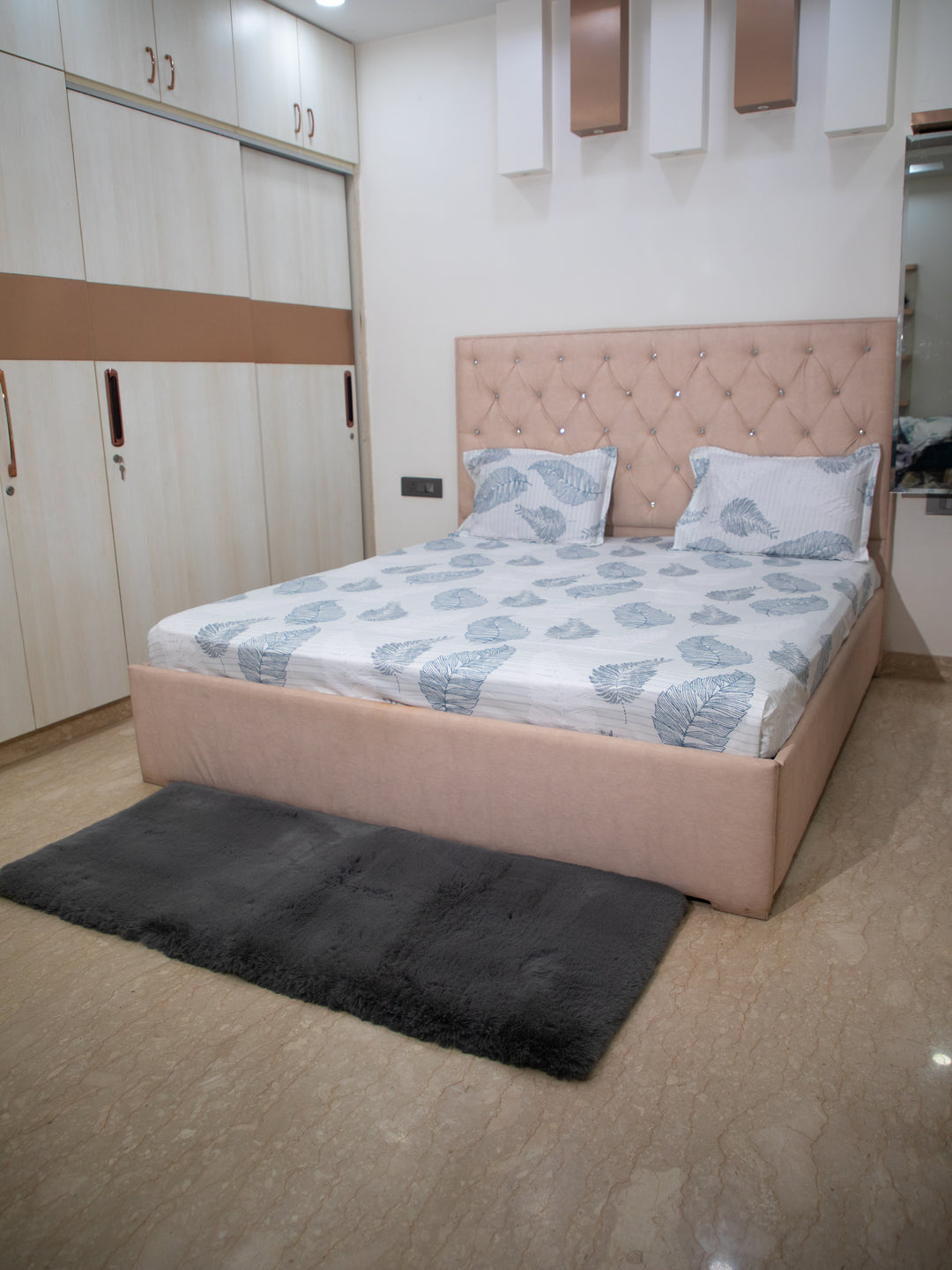 Off White Leaf Print 100% Cotton King Bedsheet Witth Pillow Covers