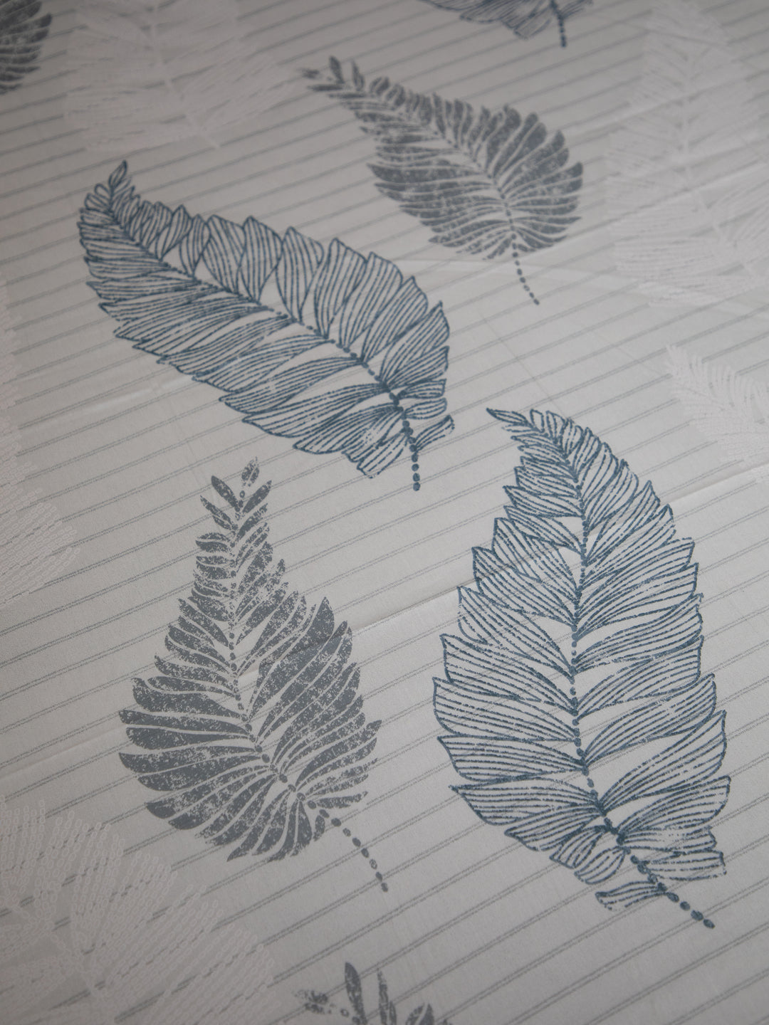 Off White Leaf Print 100% Cotton King Bedsheet Witth Pillow Covers