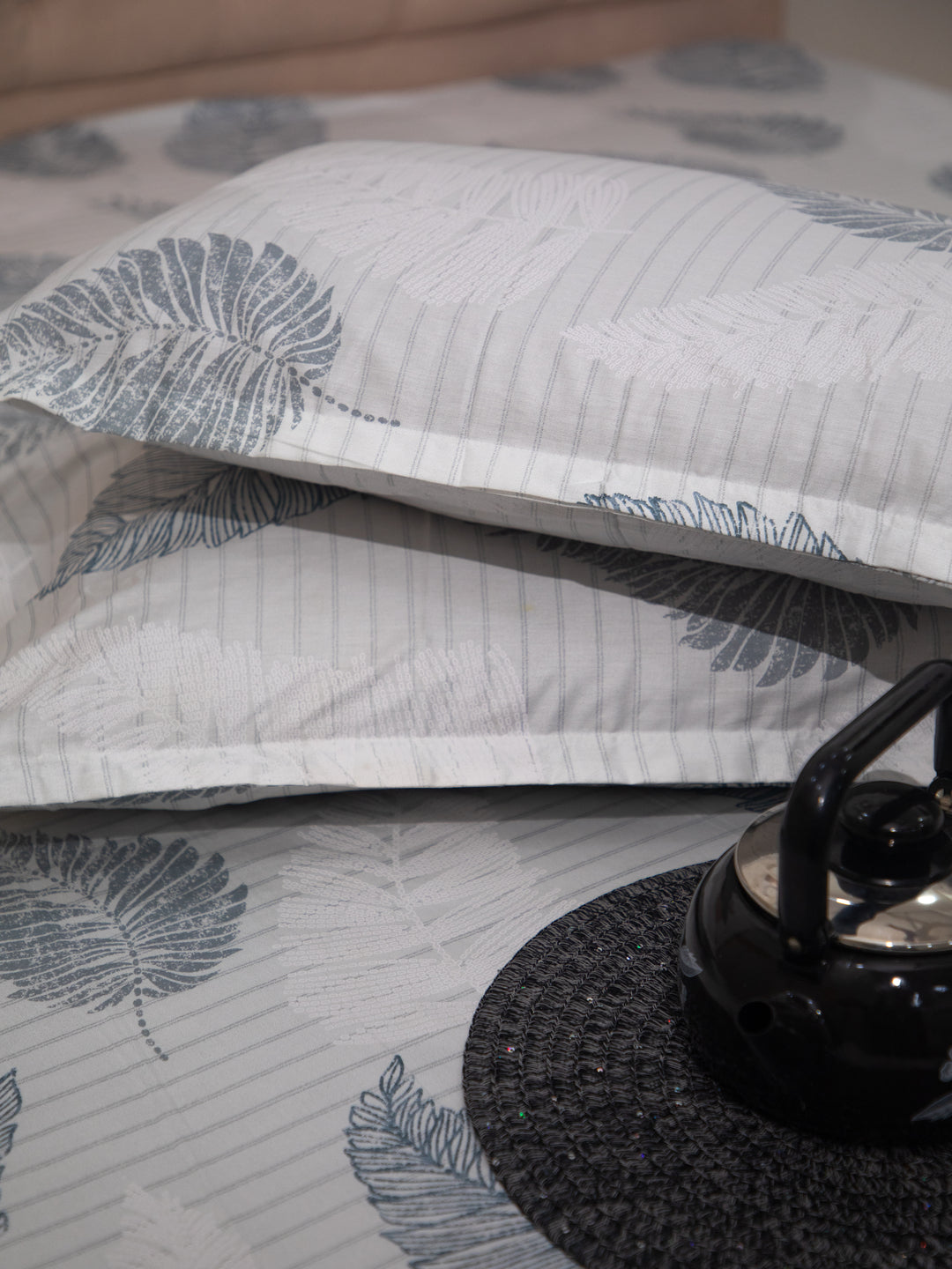 Off White Leaf Print 100% Cotton King Bedsheet Witth Pillow Covers