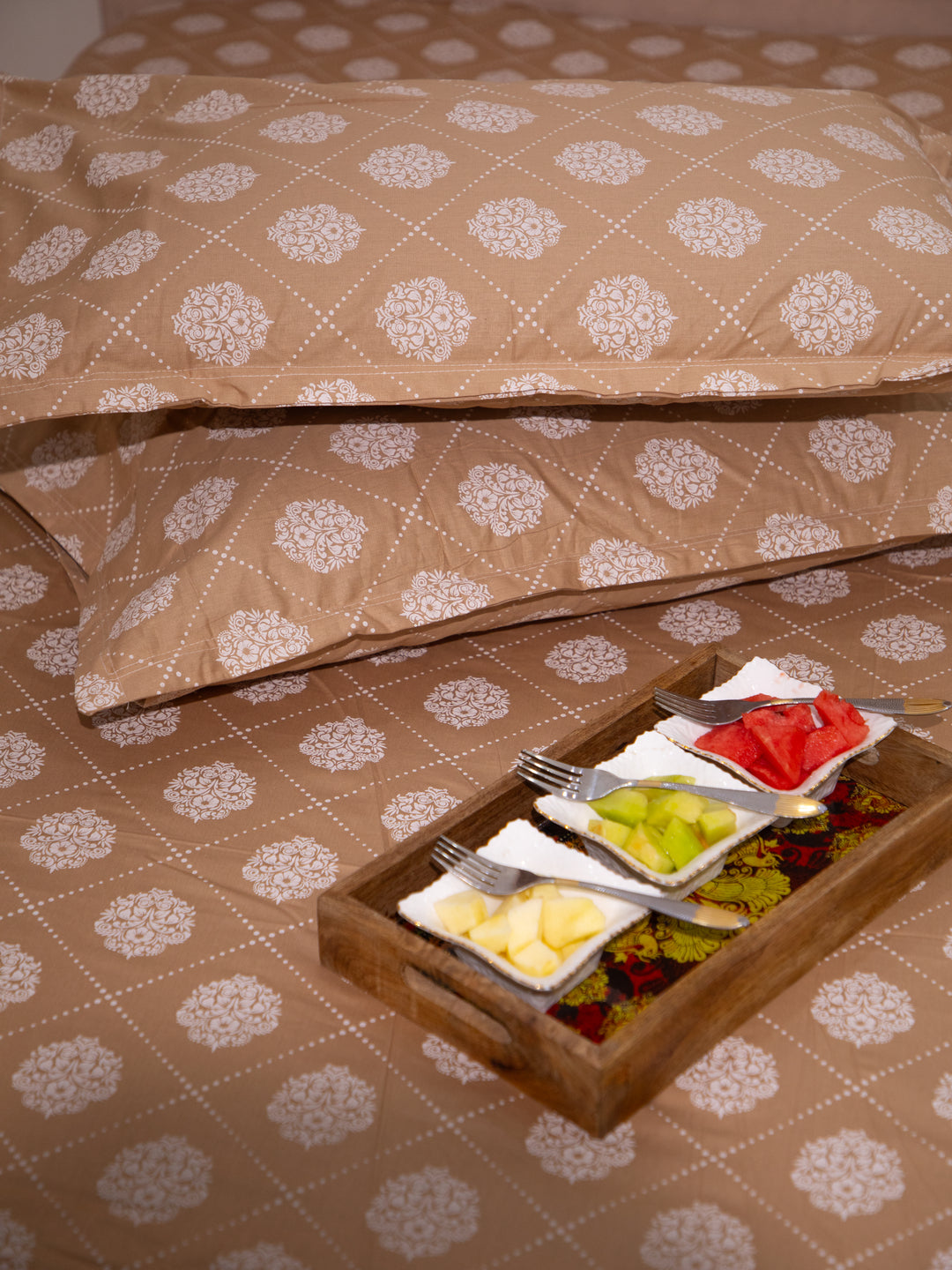 Tan Base White Motif Print 100% Cotton King Bedsheet With Pillow Covers