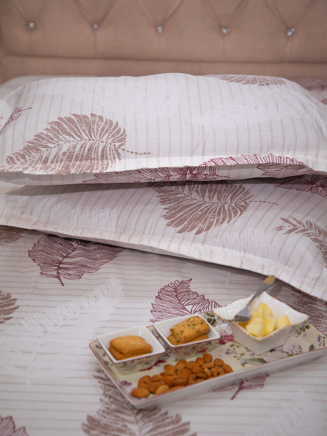 Off Base Leaf Print 100% Cotton King Bedsheet With Pillow Covers