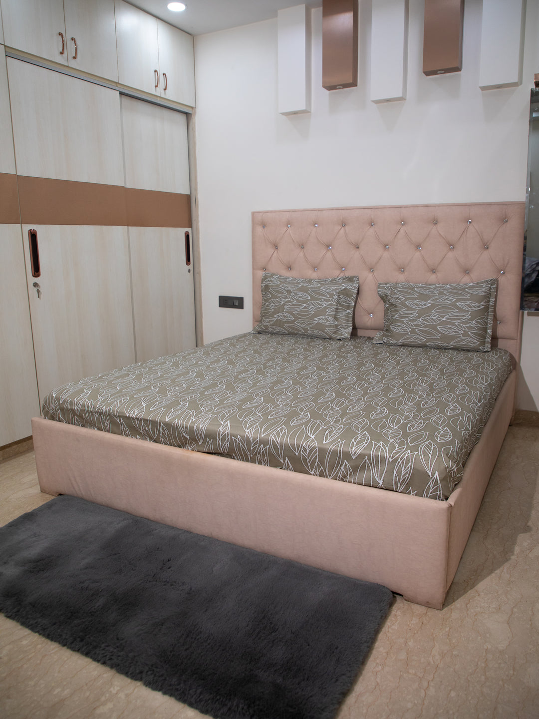 Dark Green Leaf Print 100% Cotton King Bedsheet With Pillow Covers