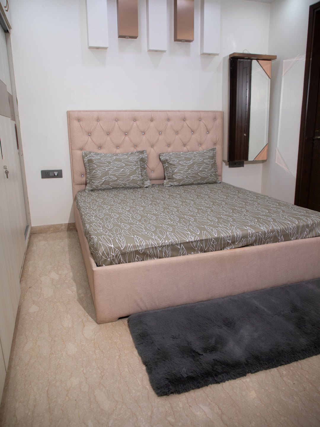 Dark Green Leaf Print 100% Cotton King Bedsheet With Pillow Covers