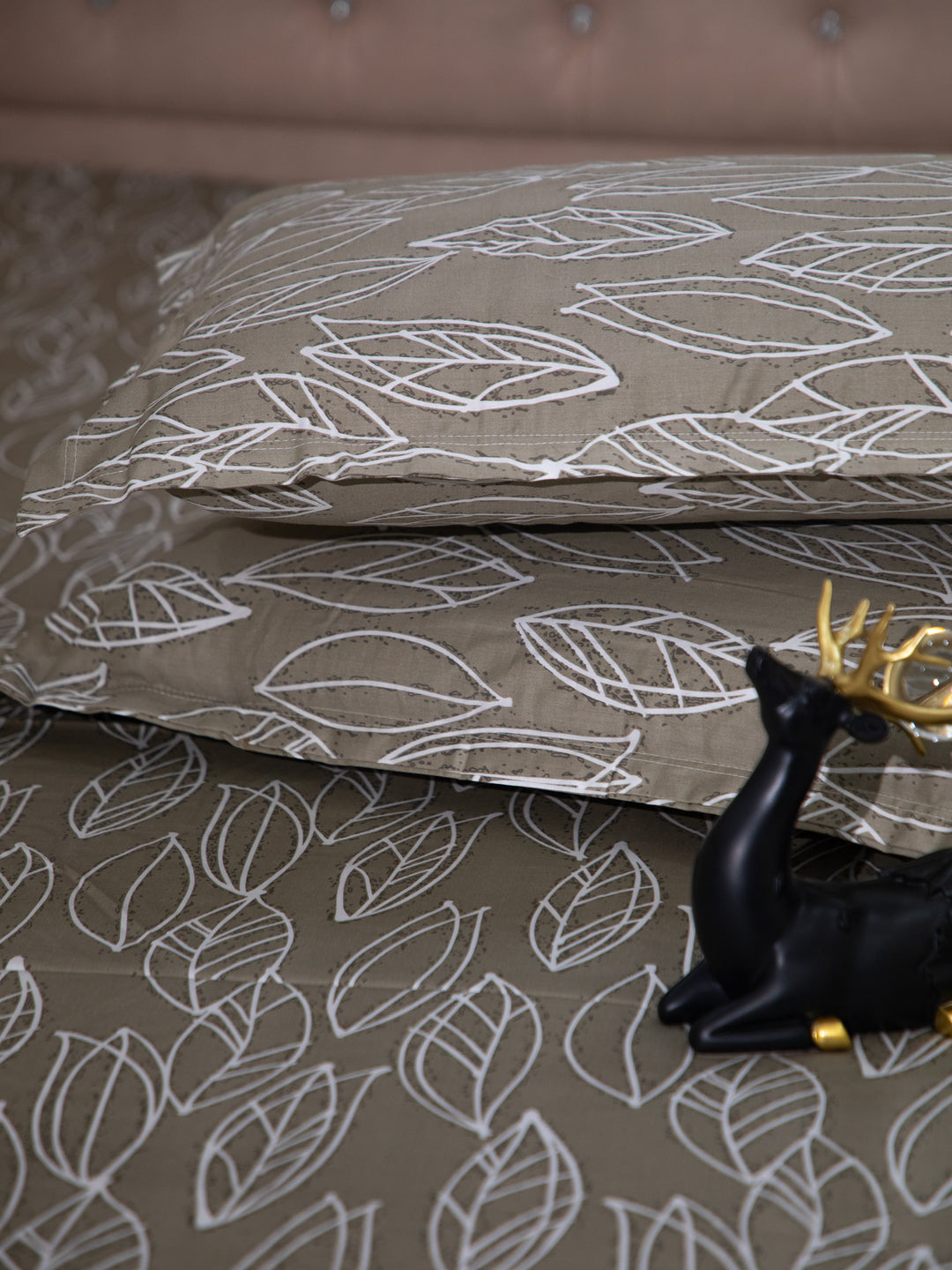 Dark Green Leaf Print 100% Cotton King Bedsheet With Pillow Covers