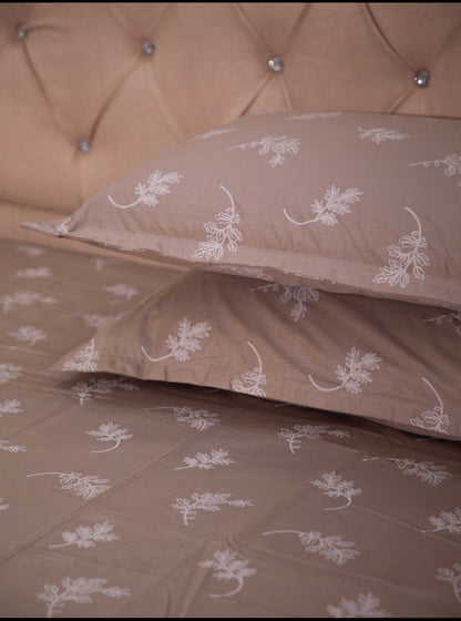 Tan Base Leaf Print 100% Cotton King Bedsheet With Pillow Covers