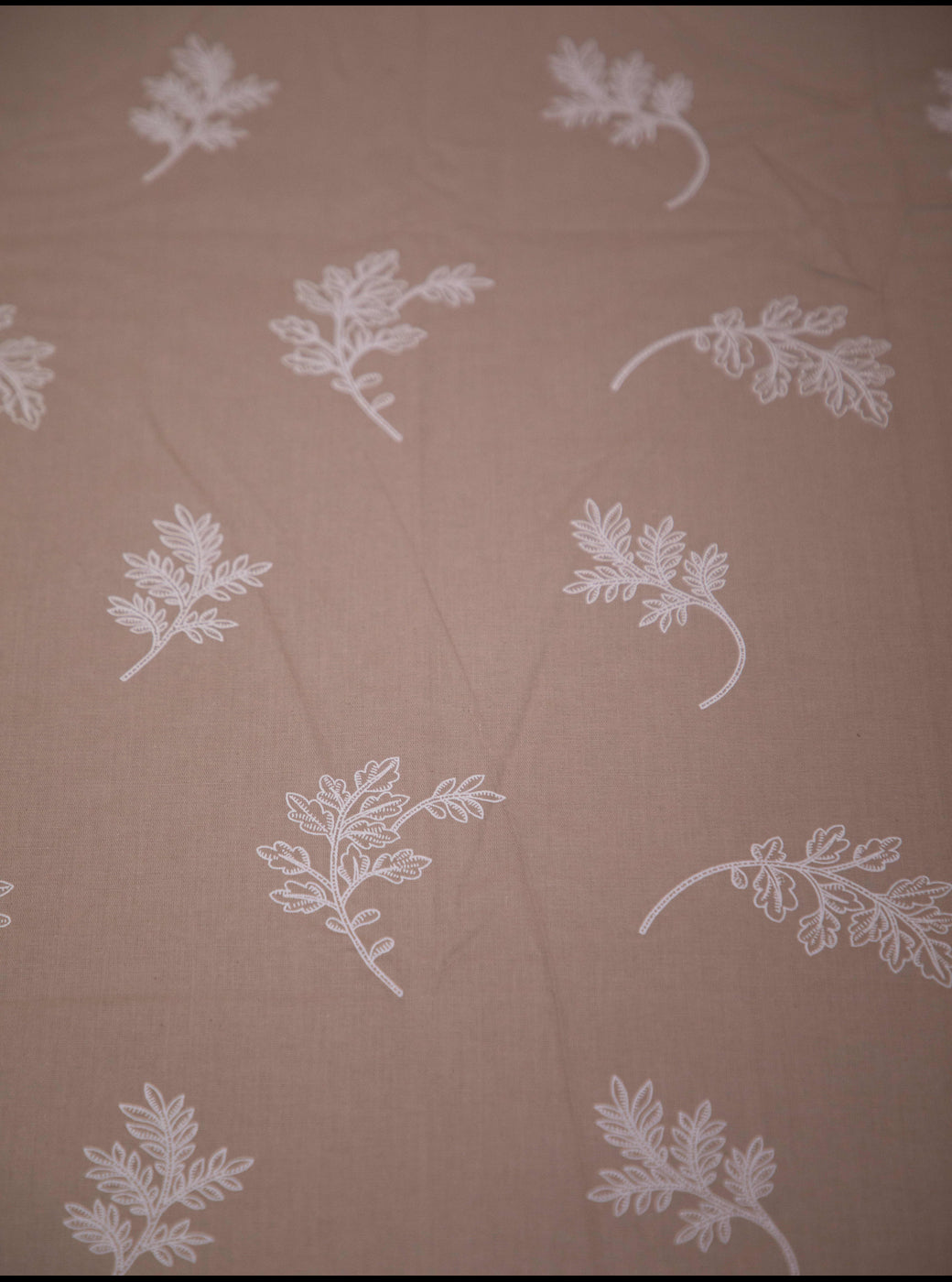 Tan Base Leaf Print 100% Cotton King Bedsheet With Pillow Covers