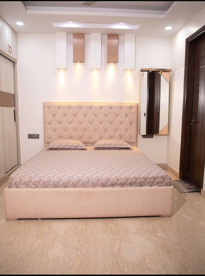 Tan Base Geometrical Pattern 100% Cotton King Bedsheet With Pillow Covers