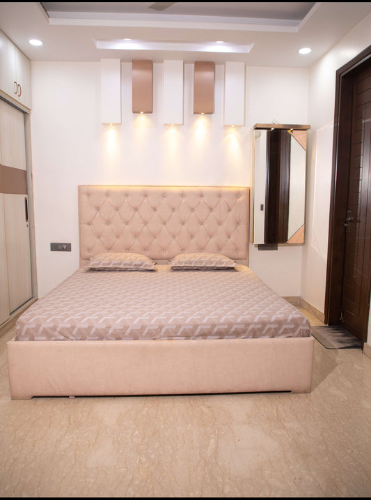 Tan Base Geometrical Pattern 100% Cotton King Bedsheet With Pillow Covers