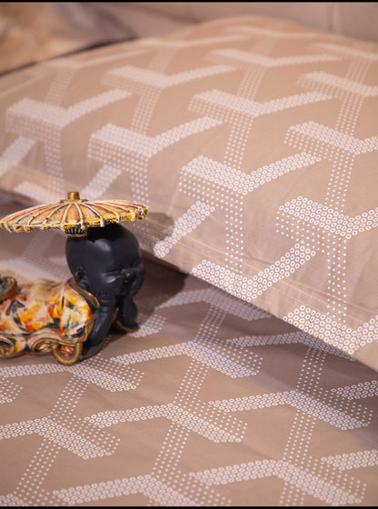 Tan Base Geometrical Pattern 100% Cotton King Bedsheet With Pillow Covers