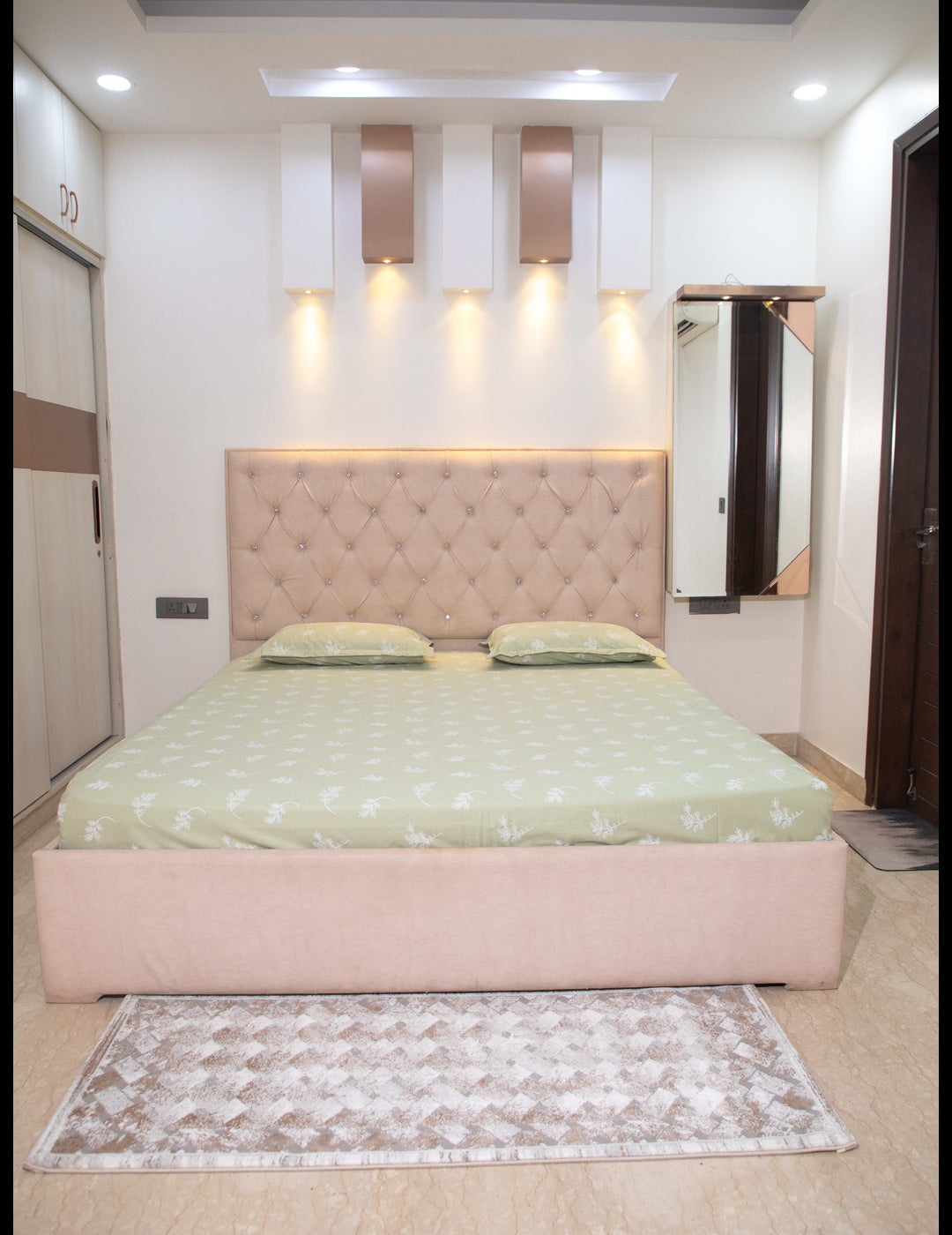 Mint Green Leaf Print 100% Cotton King Bedsheet With Pillow Covers