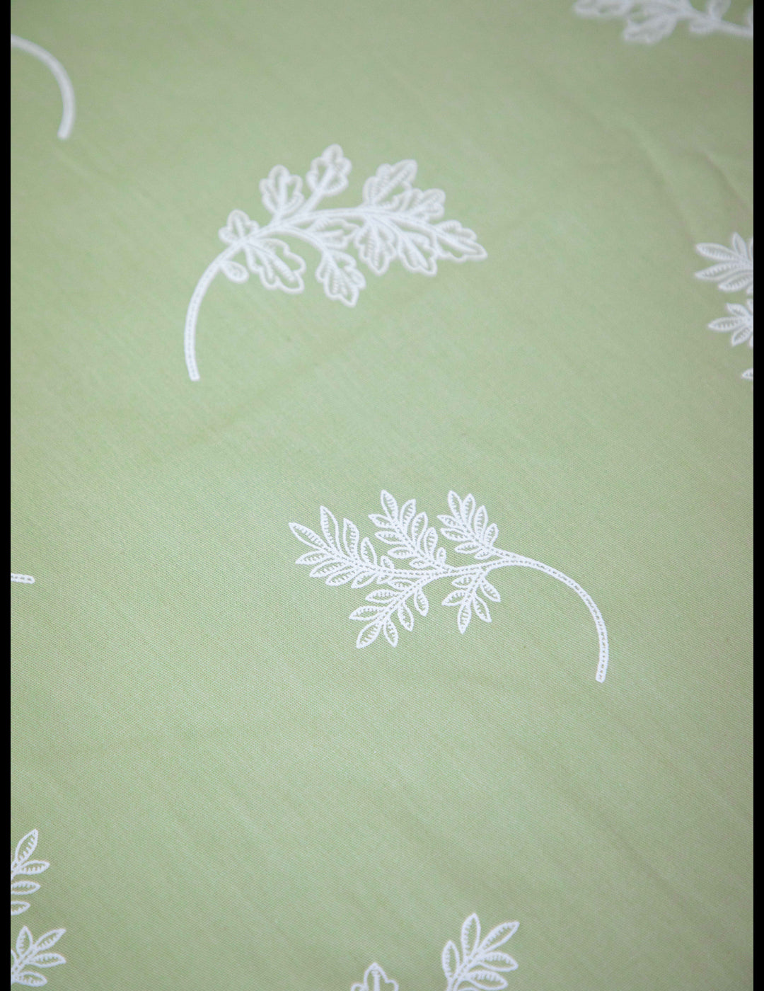 Mint Green Leaf Print 100% Cotton King Bedsheet With Pillow Covers