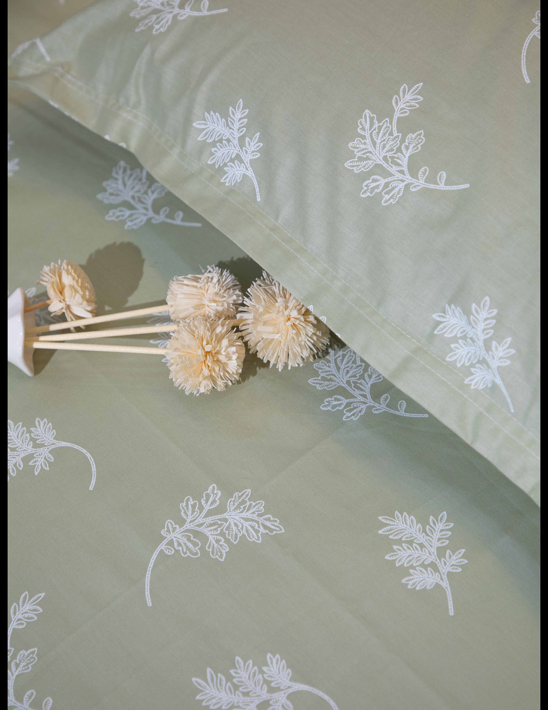 Mint Green Leaf Print 100% Cotton King Bedsheet With Pillow Covers
