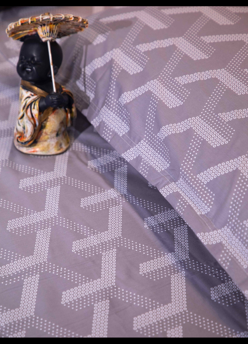 Purple Geometrical 100% Cotton King Bedsheet With Pillow Covers